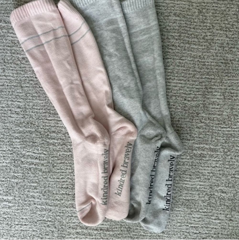 Kindred Bravely Compression Socks - Soft Pink and Light Gray